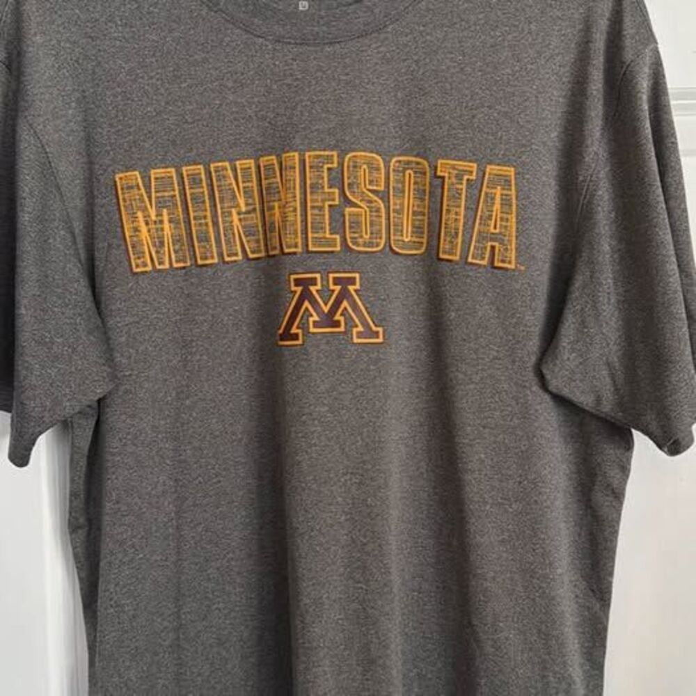 Men’s Medium Minnesota tshirt